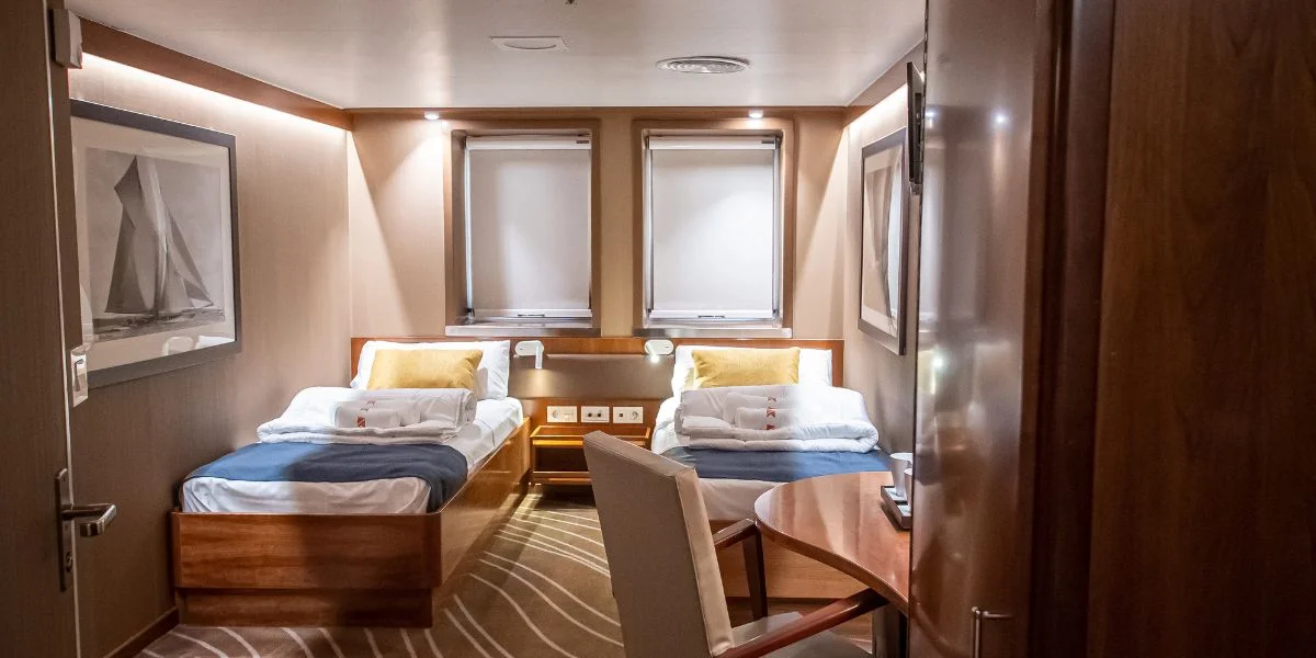 Camarote del ferry Buenavista Express con dos camas