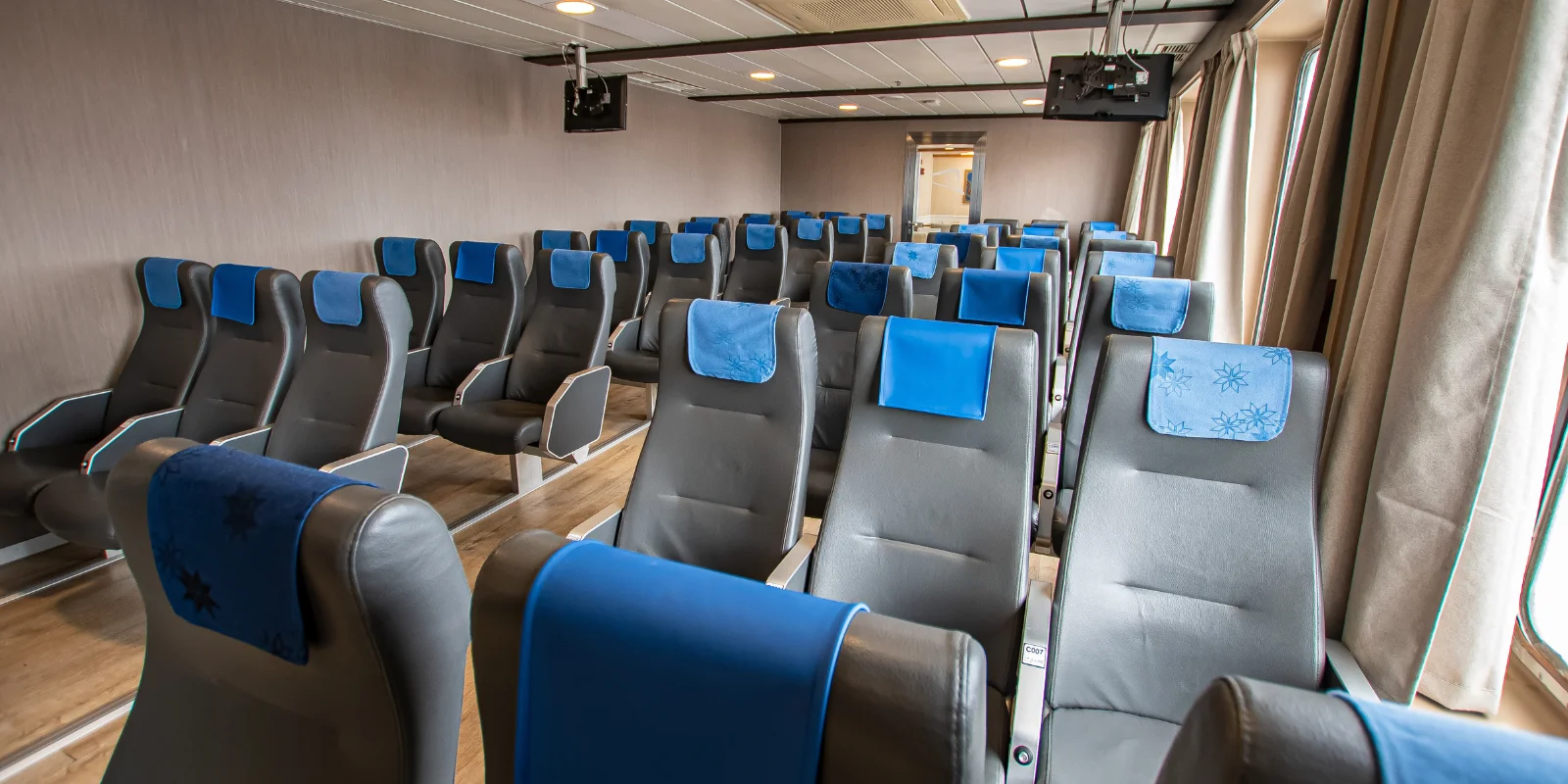 Zona de butacas a bordo del ferry Buenavista Express