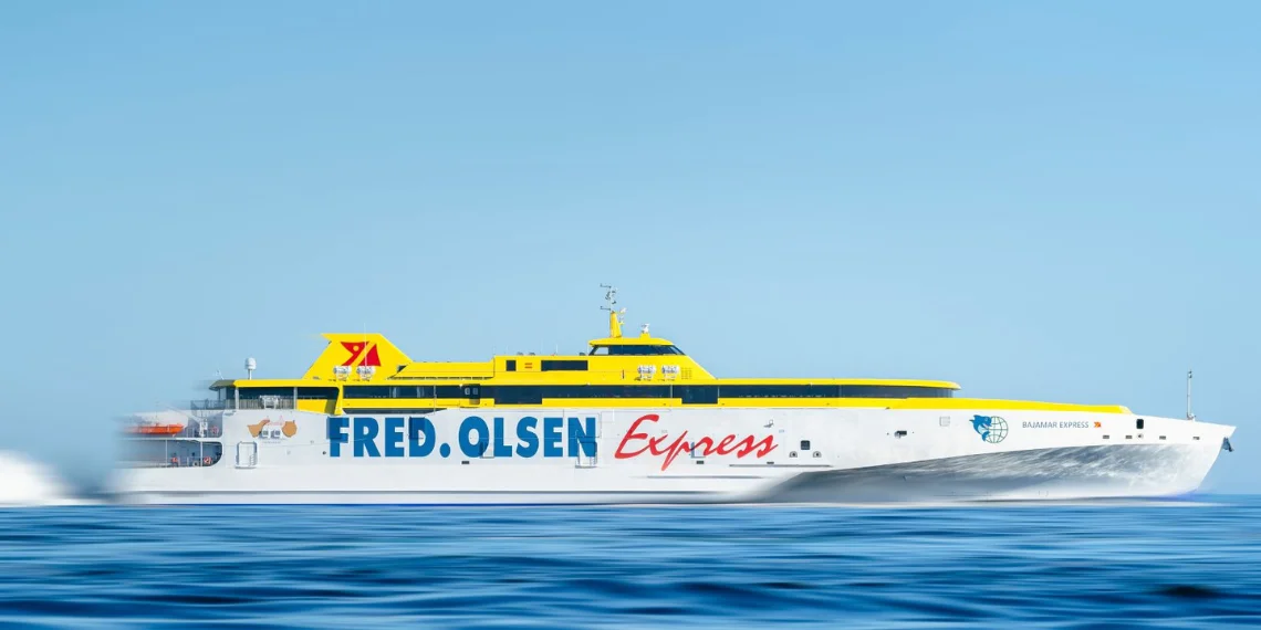 Fast ferry Bajamar Express en ruta hacia Gran Canaria