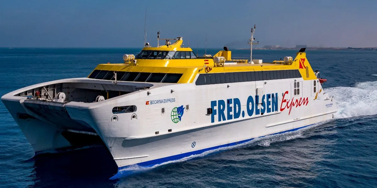 Fast ferry Bocayna Express cubriendo la ruta entre Fuerteventura y Lanzarote