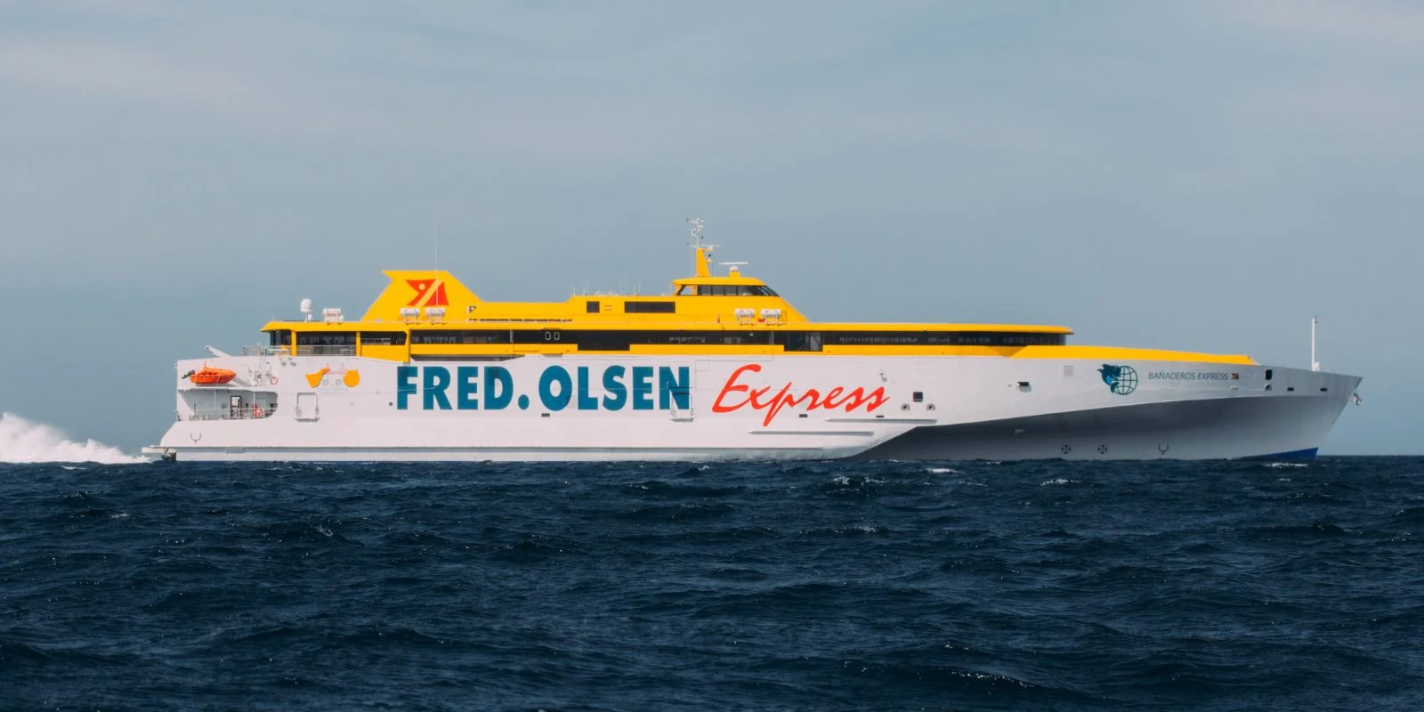 Exterior del fast ferry Bañaderos Express