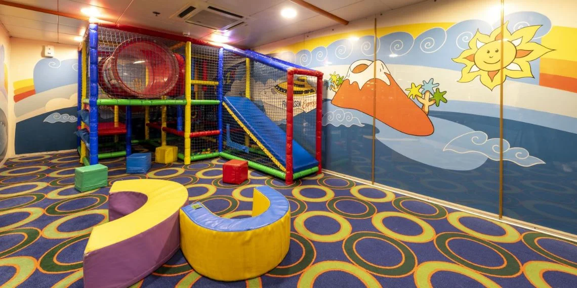 Parque infantil en el ferry Benchijigua Express
