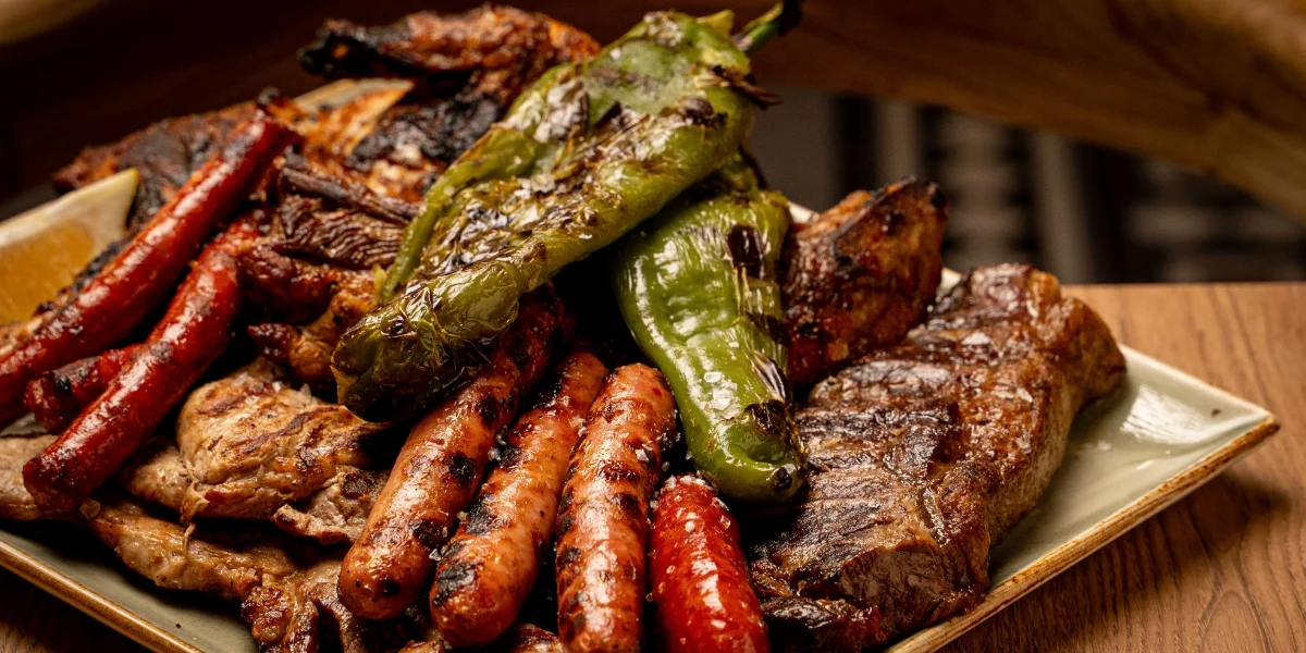 Meat and vegetable mixed grill at La Zula Restaurant