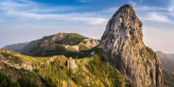 Vista del Roque de Agando en la isla de La Gomera