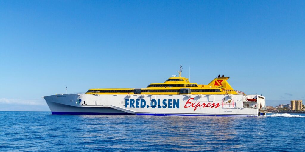 Benchijigua Express – Ferry Fred. Olsen navegando entre Tenerife y La Palma
