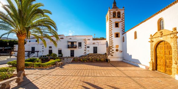 Fachada de la Iglesia de Santa María en la villa de Betancuria, Fuerteventura