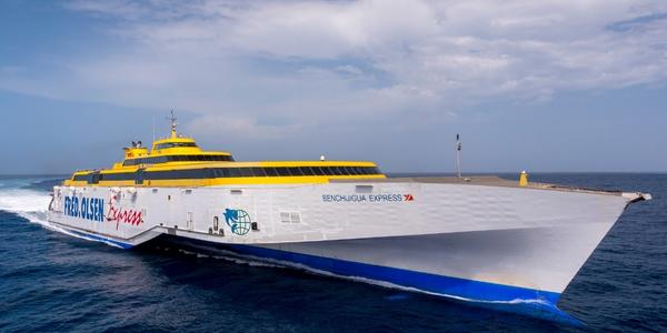 Exterior del fast ferry Benchijigua Express, que cubre la ruta entre Tenerife y La Gomera
