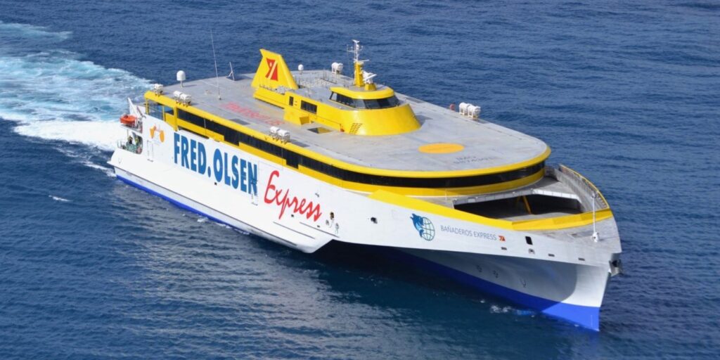 Ferry Bañaderos Express de Fred. Olsen Express en ruta de Gran Canaria a Tenerife