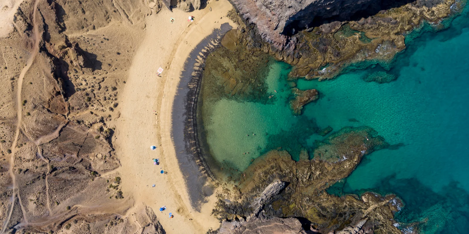 Vista aérea de Playa de Papagayo en Lanzarote