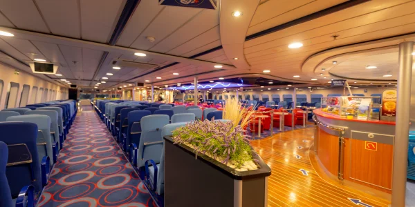 Interior del ferry Bocayna Express