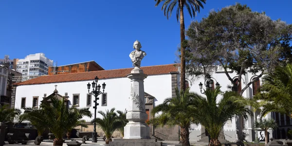 Vista panorámica de las calles peatonales y fachadas del barrio de Triana en Las Palmas