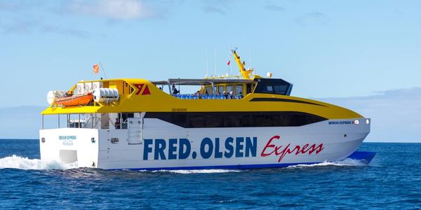 Benchi Express recorriendo la ruta interior costera de La Gomera