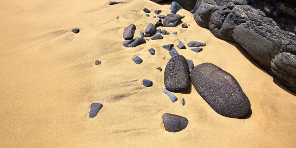 Playa amplia y tranquila de Costa Calma con arena clara en Fuerteventura