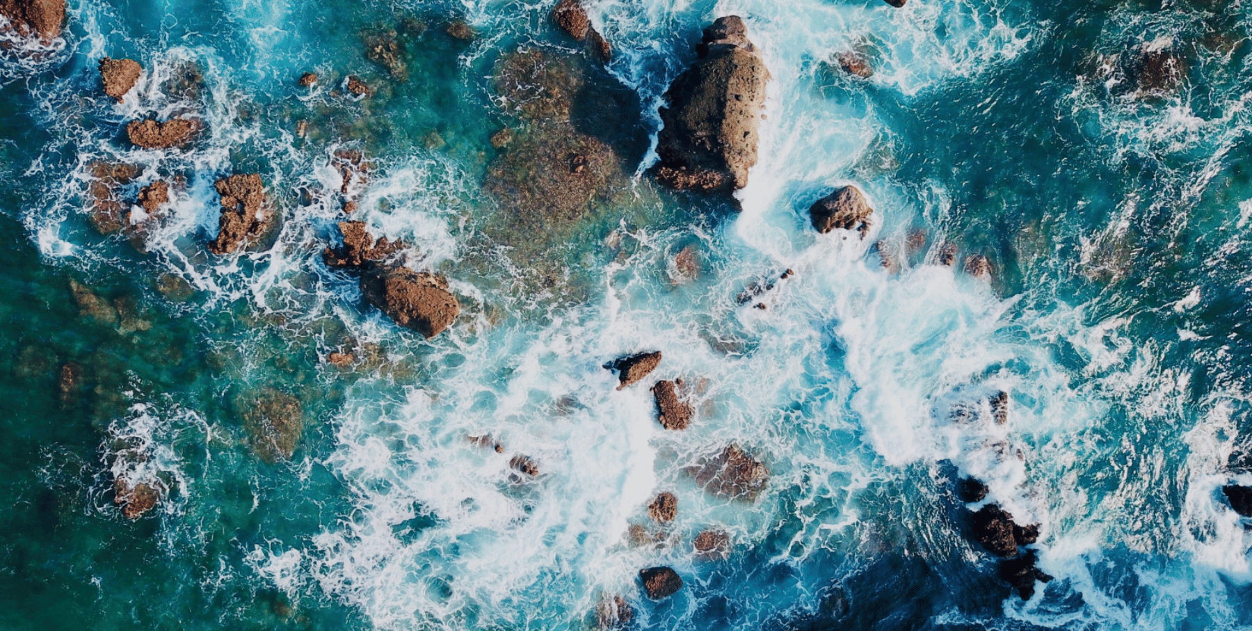 Vista aérea del océano Atlántico entre las islas Canarias