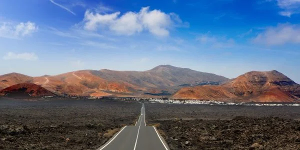 Montañas de lava y cráteres en el Parque Nacional de Timanfaya, Lanzarote