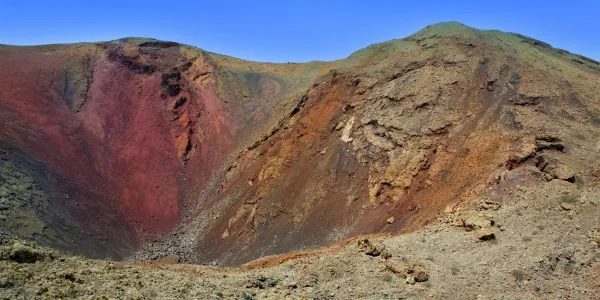 Paisaje lunar del Parque Nacional de Timanfaya en Lanzarote