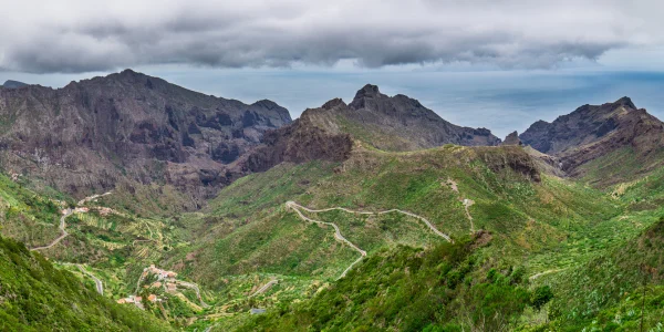 Vistas panorámicas del barranco del Sendero de Masca en Tenerife