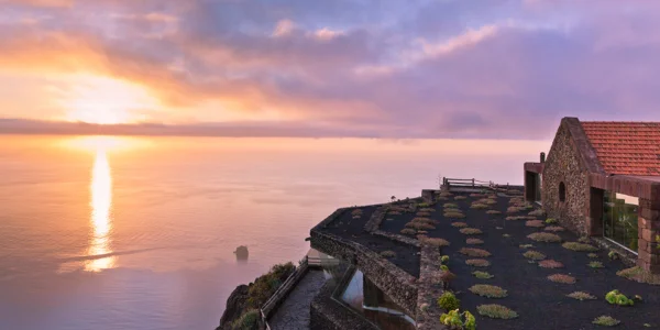 Mirador de La Peña en El Hierro con vistas panorámicas de la isla