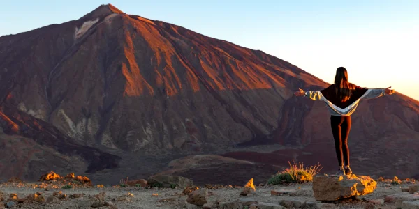 Parque Nacional del Teide en Tenerife, volcán y paisaje de montaña en Canarias