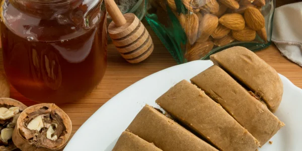 Pella de gofio canaria servida de forma tradicional