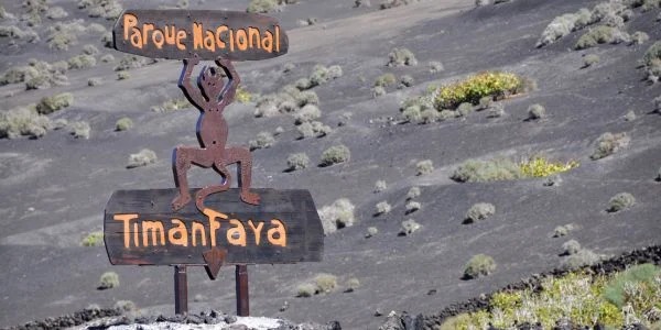 Paisaje volcánico del Parque Nacional de Timanfaya en Lanzarote