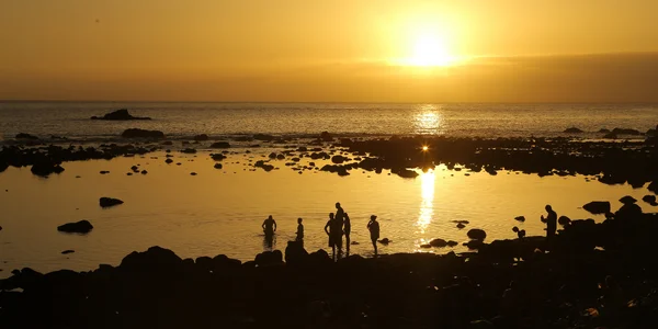 Atardecer sobre el Charco de La Gomera con reflejos en el agua