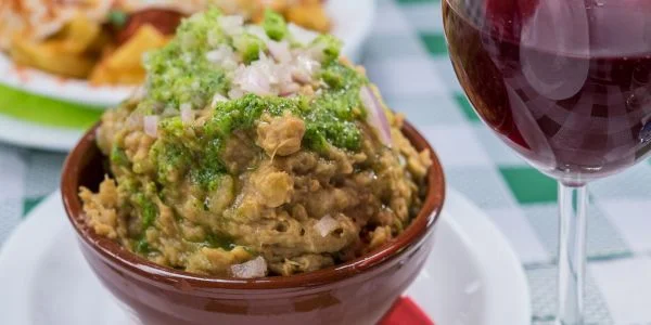 Escaldón de gofio, plato tradicional de la gastronomía de Tenerife
