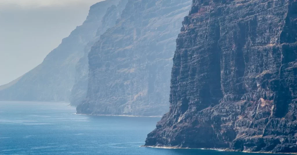 Acantilados de Los Gigantes en Tenerife con vistas al océano Atlántico