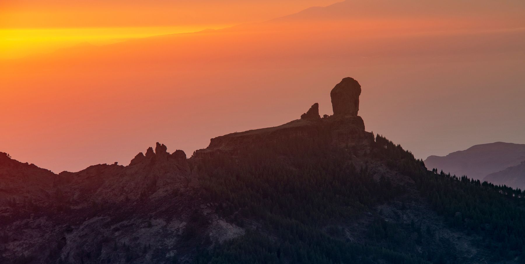Atardecer sobre el roque nublo