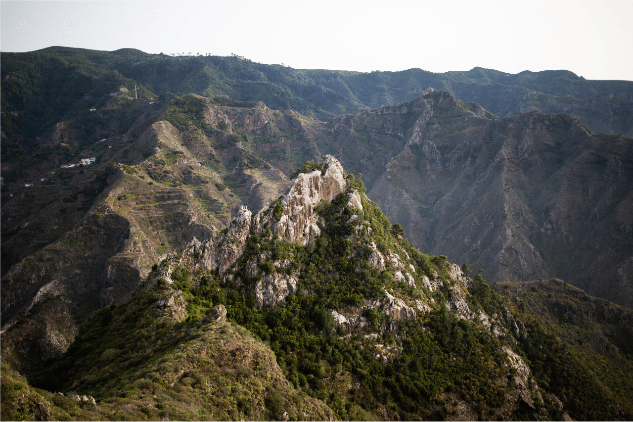 Montes de Anaga con el sendero de Chinamada, Tenerife