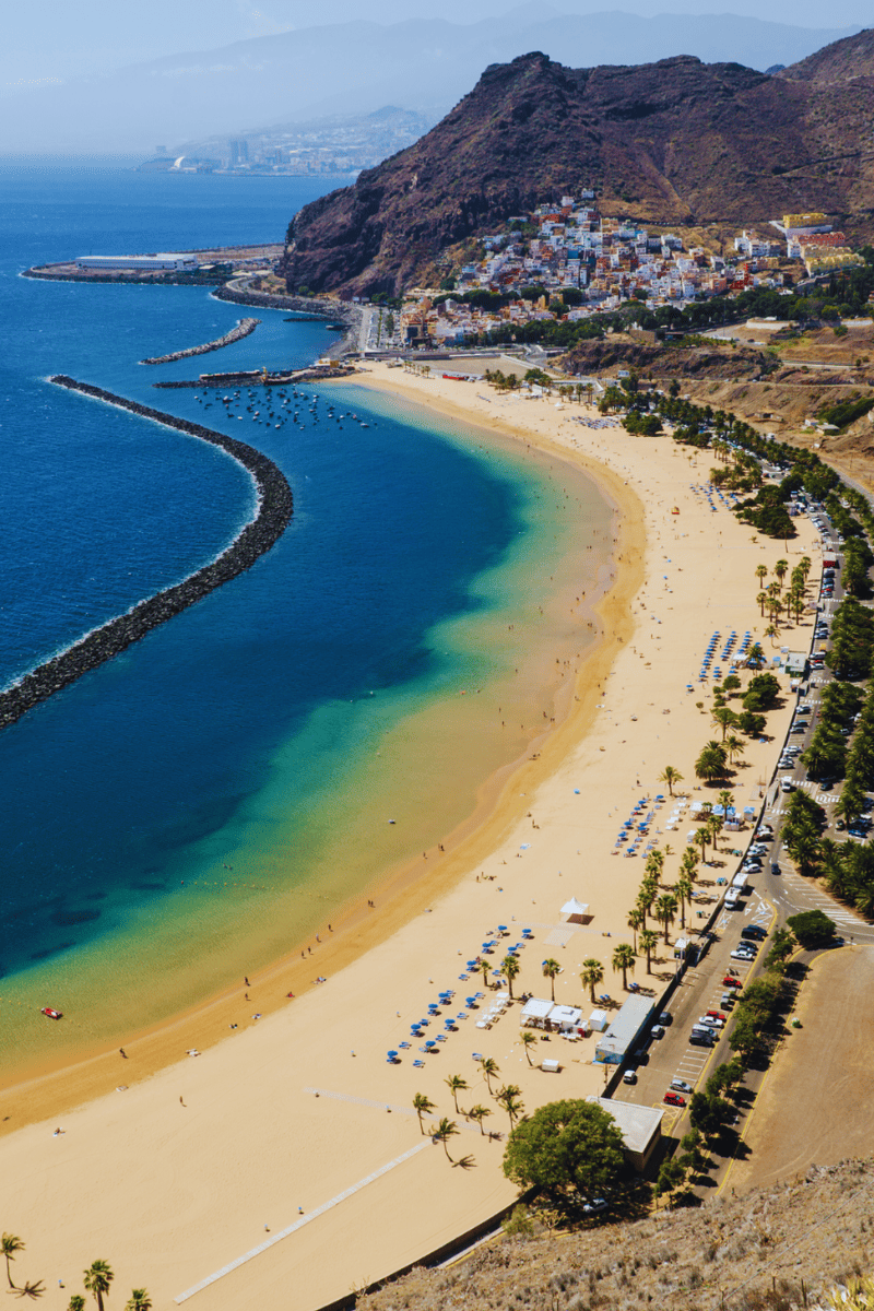 Vista aérea de la playa de las Teresitas en Tenerife