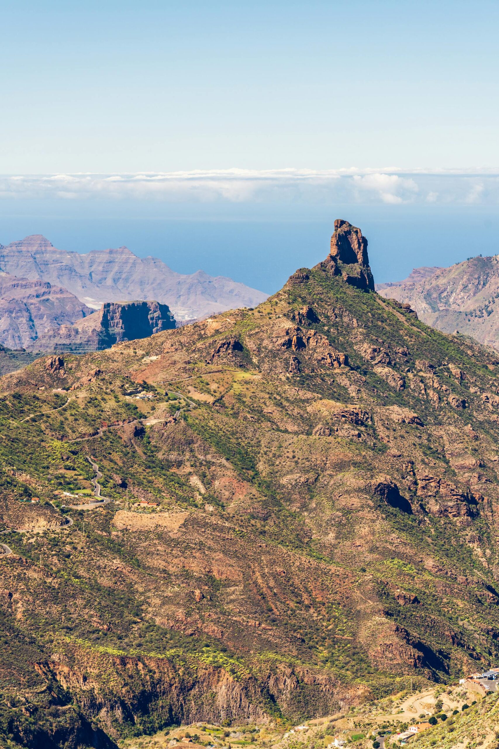 Vista del mirador de la Degollada de Becerra con el Roque Bentayga al fondo