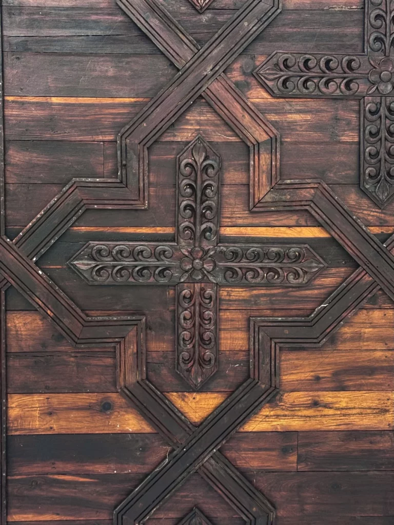Detalle religioso en madera de la Iglesia de El Salvador