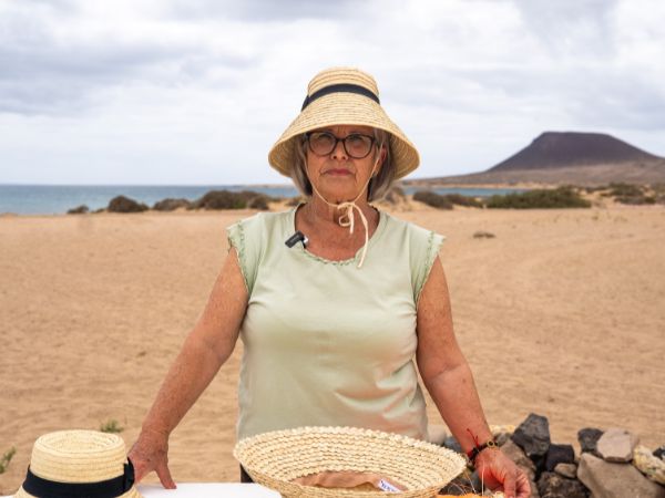 Ficha de Elena Toledo, artesana del gracioserito