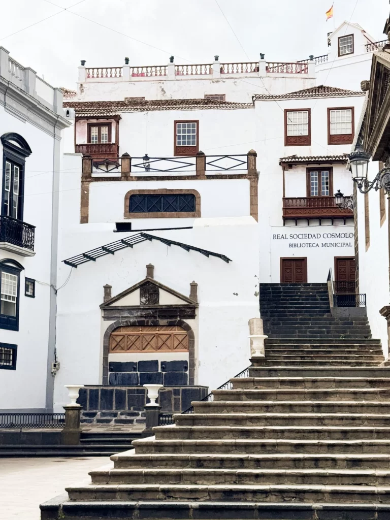 Escalera de piedra en la Plaza de España de Santa Cruz de La Palma