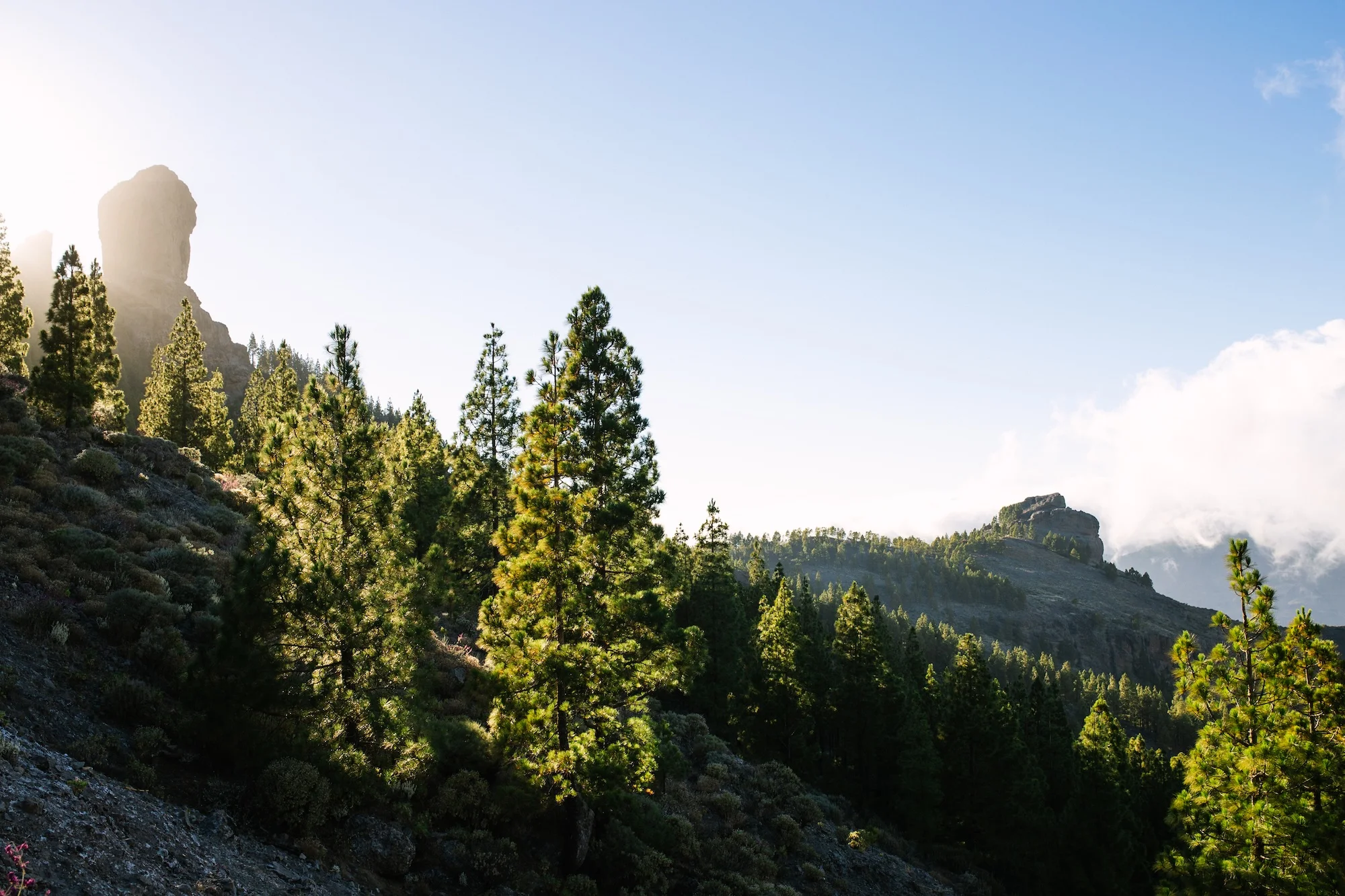 Roque Nublo con el sol de fondo