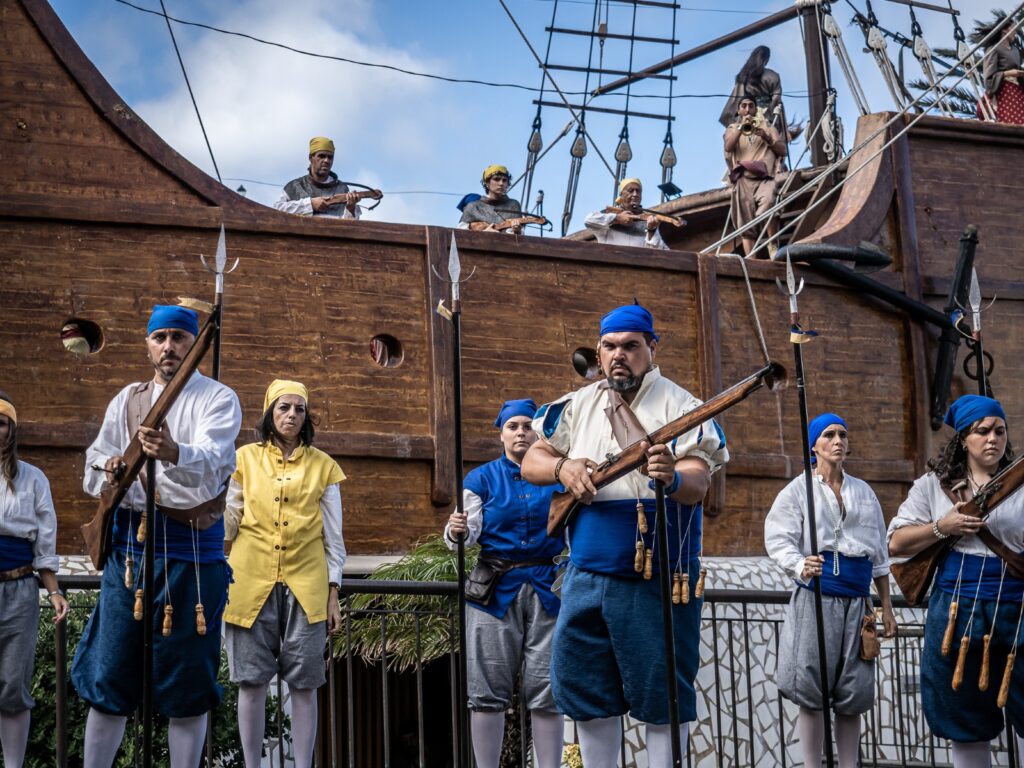 Celebración del Día del Corsario frente al Barco de la Vírgen