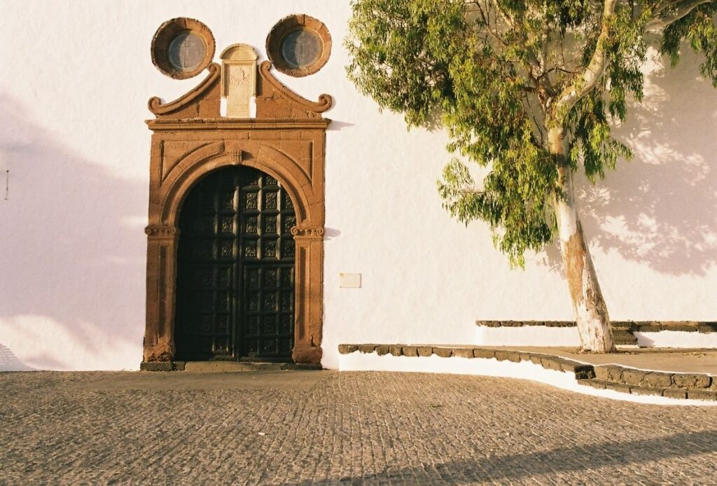 Entrada de la Iglesia de Nuestra Señora de Guadalupe en Teguise, Lanzarote