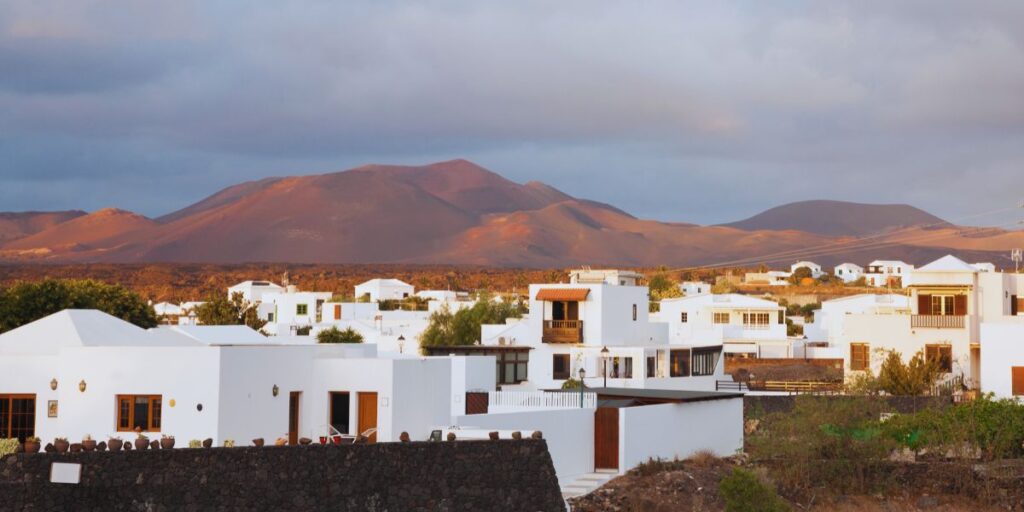 Fachadas blancas en el pueblo de Yaiza, Lanzarote