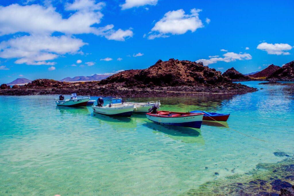 Barcos pesqueros en la costa de Fuerteventura