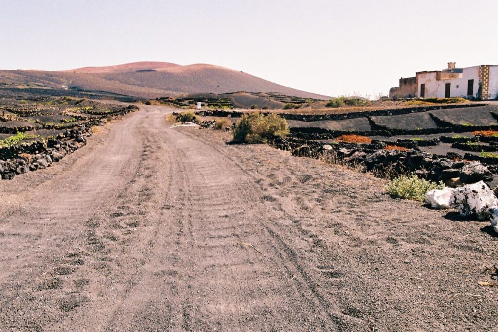 Camino de tierra en Lanzarote