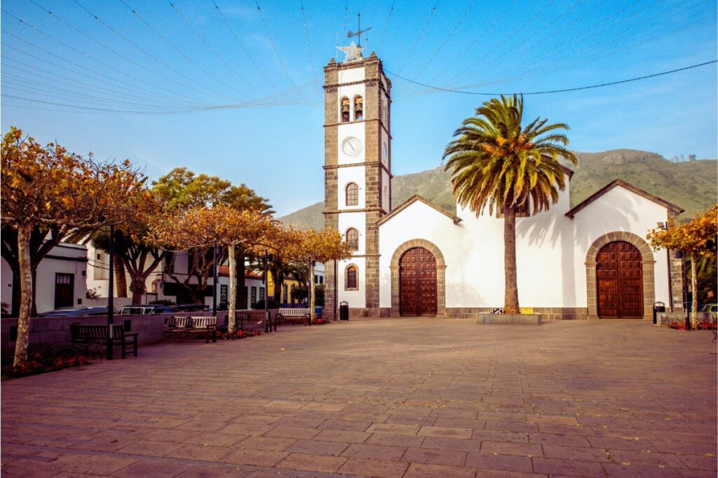 Plaza de Tegueste con Iglesia de San Marcos Evangelista