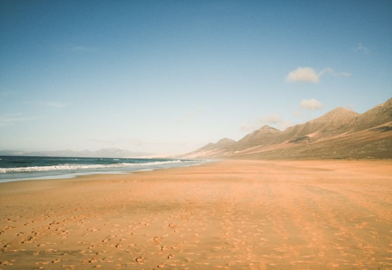 Montañas de Jandía sobre la playa de Cofete, en Fuerteventura
