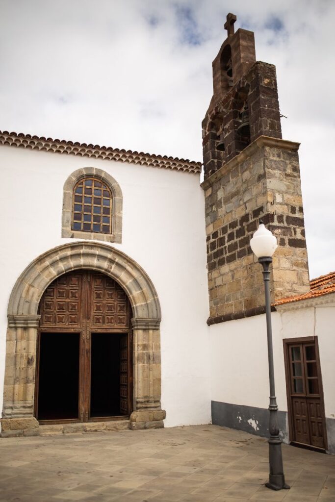 Entrada de piedra del Convento de Santo Domingo, en Hermigua