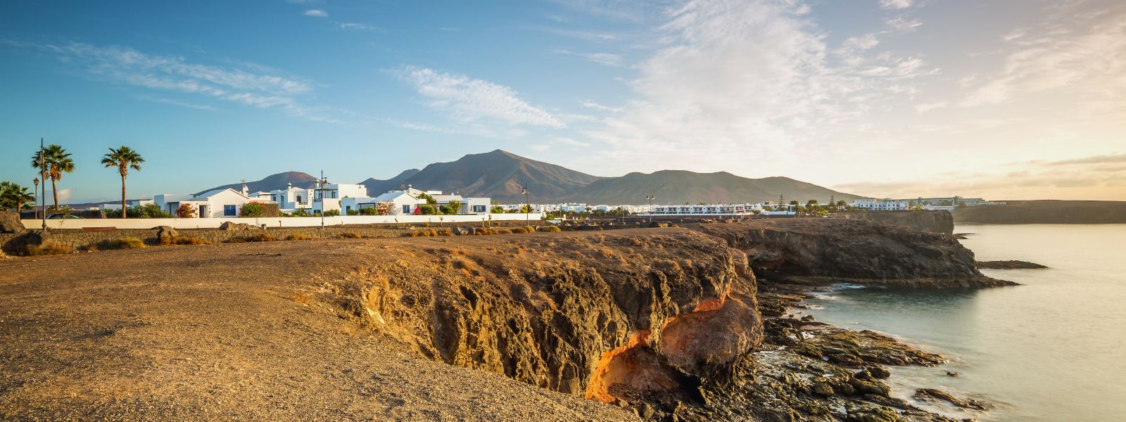Vista del pueblo de Playa Blanca