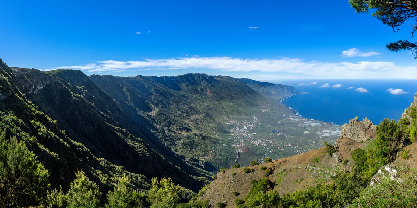 Vista aérea del valle del golfo en El Hierro