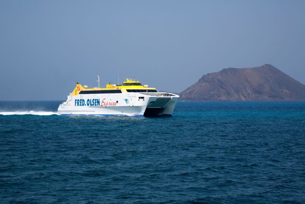 Bocayna Express cubriendo la ruta del estrecho de la Bocaina entre Fuerteventura y Lanzarote