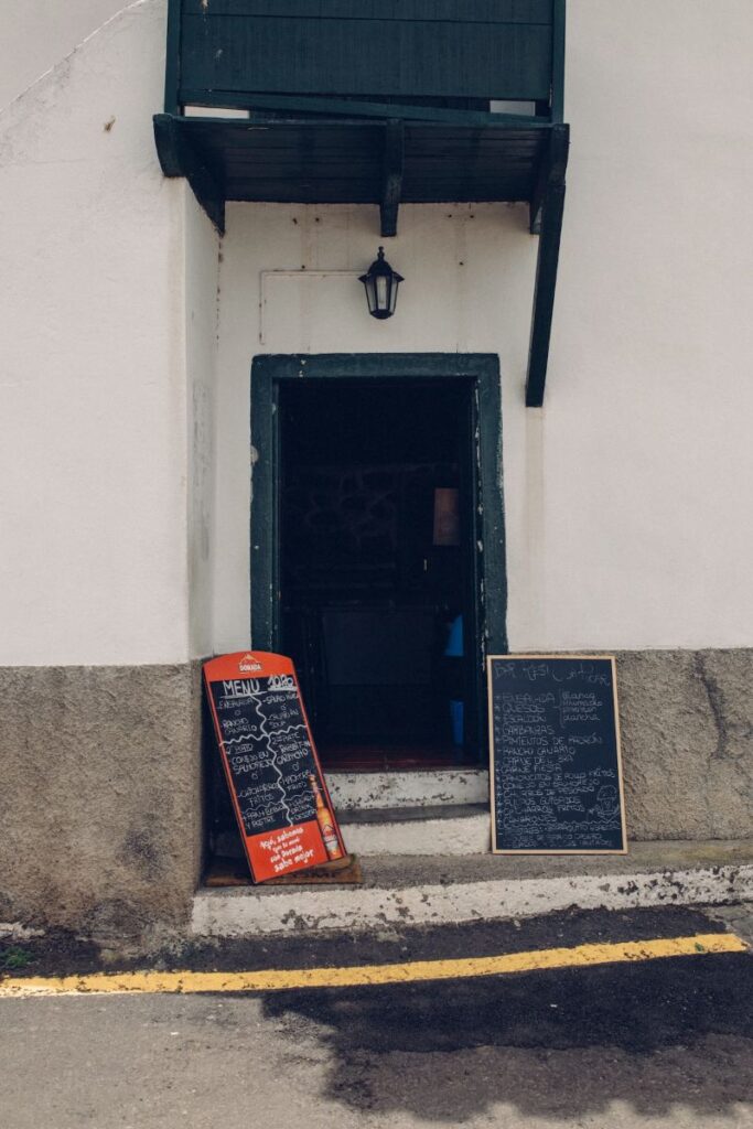 Puerto de un local en el Caserío de Taganana