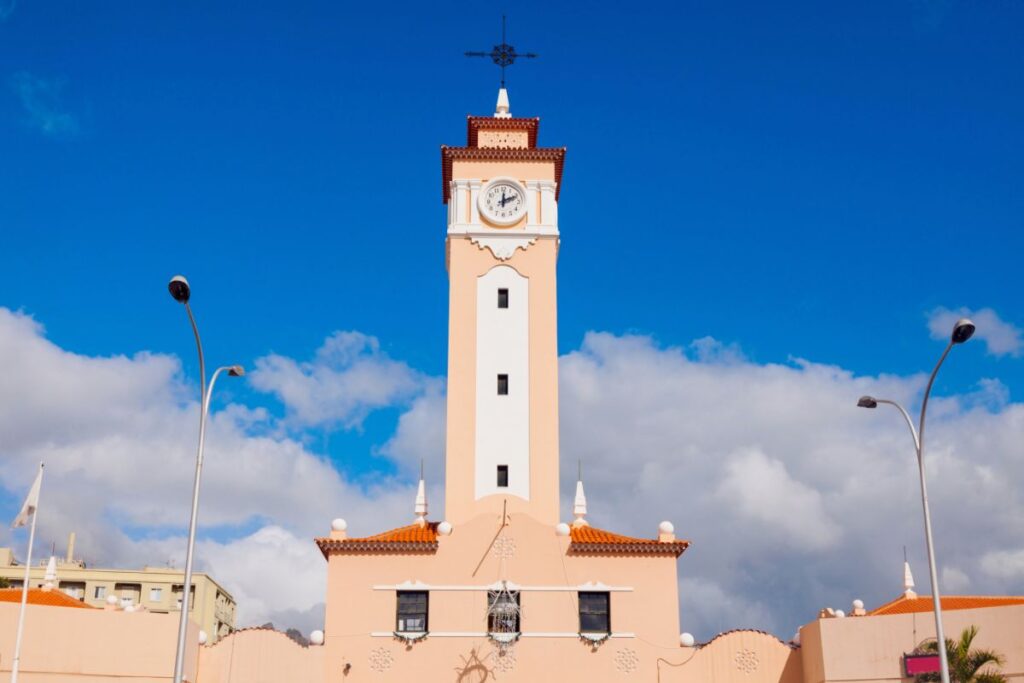 Torre del reloj del Mercado Nuestra Señora de África