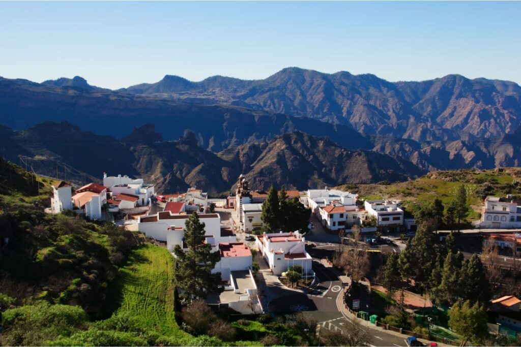 Vista aérea en el pueblo de Artenara en Gran Canaria